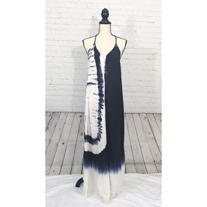 Lulu’s Blue/White Summer Dress Size M